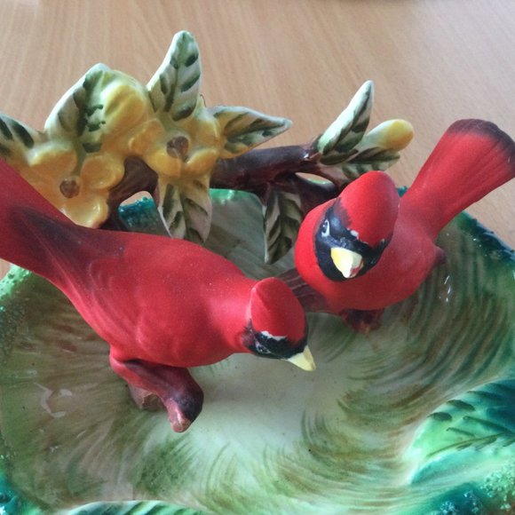 Vintage ceramic hand painted small plate two red cardinal birds stand on branch - Picture 6 of 7